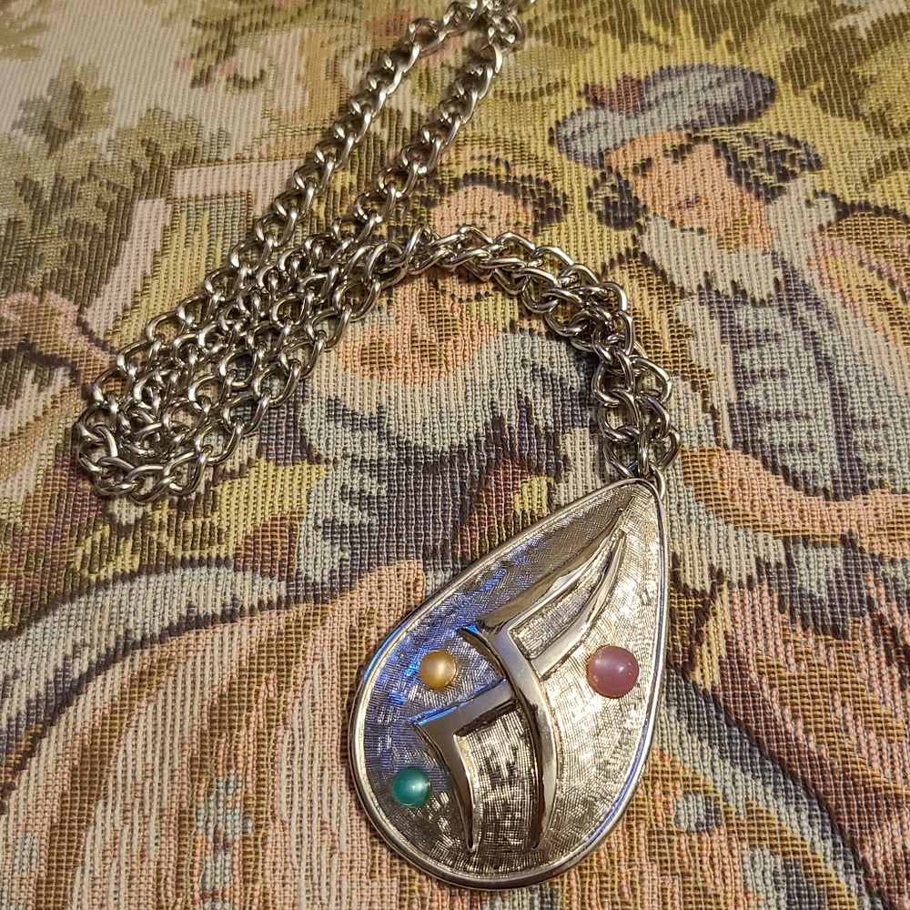 Vintage necklace so adorable